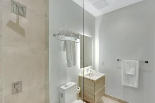 Modern Studio with Balcony Near Brickell & Downtown - 3