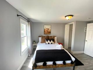 Chic Spacious Home - 5 Mins Ft Detrick & Hospital - 6