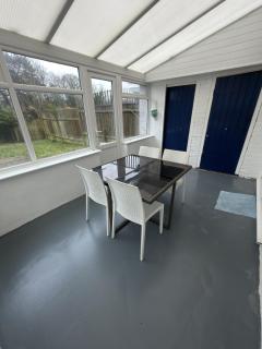 Cosy Central Retreat Home - 1