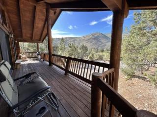 4BR Sneak Away Log Cabin I Mountain View & Garage - 8