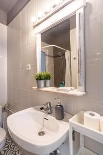 CHiC APARTMENT - 4