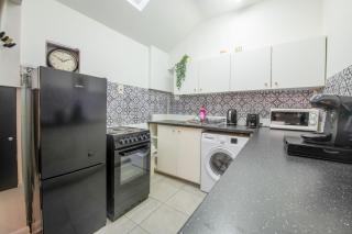 2-4 Thomas Street , next to Thomas House - 2