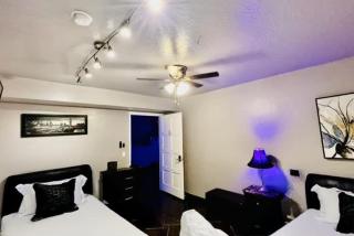 10BR Near Strip LuxuryVegasEstate-Pool-Event Hall - 4