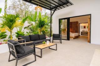 Spectacular Villa with Pool Near the Beach - 4