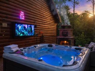 Enchanted Forest Cabin And Teepee! Lights & Laser Show! Private Hot Tub! Unique Stay! - 9