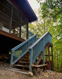 Cozy Romantic Cabin with Fire Pit Near Shenandoah NP - 1