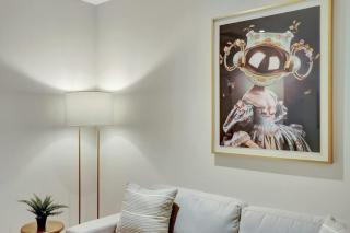 Stylish Studio with Balcony City Views Sleeps 4 - 3