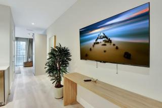 Stylish Studio with Balcony City Views Sleeps 4 - 1