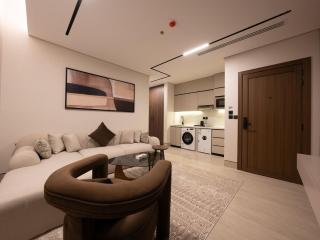 Amara BLVD 1BR Spacious Living Room - 6