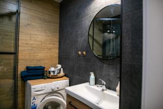 Fru Art Apt - self check in, Atlas Arena - 6