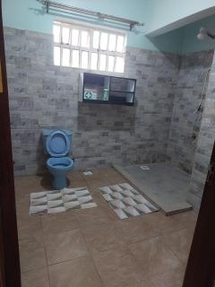 Kukis Place, 5 bedrooms, whole compound - 9