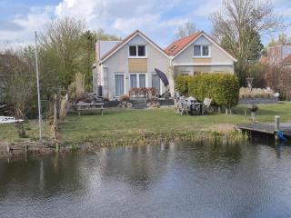 Prachtige vakantievilla aan IJsselmeer Makkum - 3