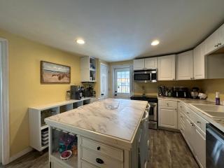 "3-Bedroom Oasis with Pool in Englewood" - 2