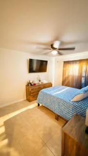 LED POOL & KING BED - Cape Coral Retreat - 6