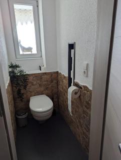 Gemütliches Zimmer in der modernen Ferienwohnung Schwalbennest im EG rechts - 1