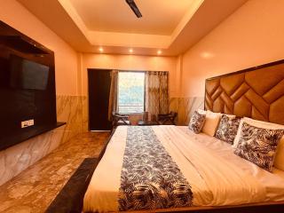 Such Heavan Resort A Luxury Rooms & Premium Property Near Kempty Fall - 4