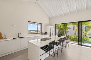 Moderne en luxe villa op Jan Sofat door CAYA - 8