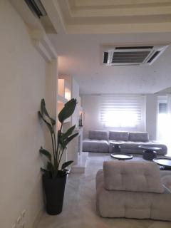 Kings and Queens 1 - 1