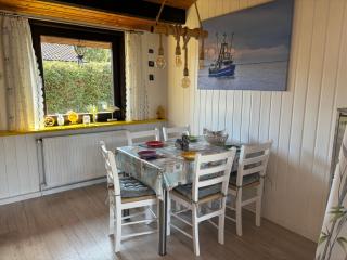 Urlaub beim Käptn! Freistehendes Premium Nordsee-Ferienhaus mit Fahrrädern, Stellplatz und Garten, 150m zur Nordsee - 4