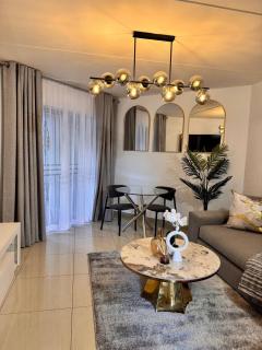 Stylish 1-Bed in Bryanston - 8