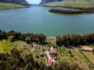 Chalet by The Lake & Jacuzzi - 0