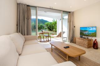 6 Beachfront Apartments with Terrace & Direct Beach Access - 9