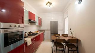 Bright & Cozy Apartment 10 min Beach - 2