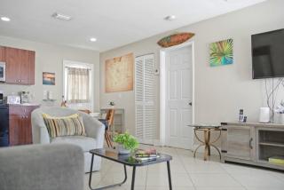Prime Location Gateway with Pool & Patios, Near Beaches, Groceries and Restaurants - 3