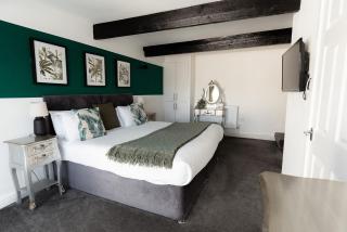 Hot Tub Cottage Near Llandudno & Snowdonia with Garden and Scenic Views - 1