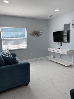 Teal Tide Beach Escape! Walkable, Steps to Beach - 1