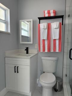 Teal Tide Beach Escape! Walkable, Steps to Beach - 6