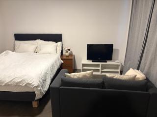 Luxury-Feel Modern Studio - 0