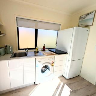 Beach access, Native Bush & Comfort - 4