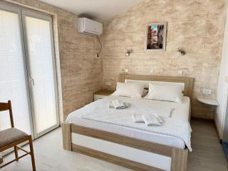 Guesthouse Apartments Čenić - 1