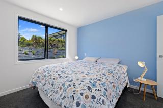 Karearea Views - Wanaka Holiday Home - 2