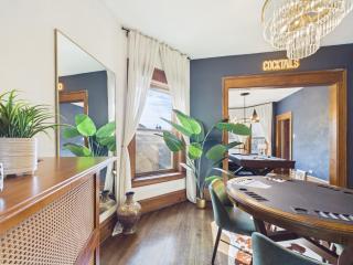 Wrigleyville Art Deco Suite Garage - 4