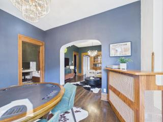 Wrigleyville Art Deco Suite Garage - 1