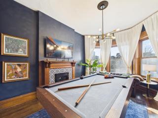 Wrigleyville Art Deco Suite Garage - 5