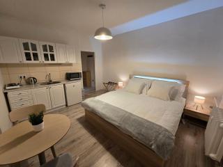 Cozy Urban Studio - 6