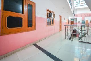 SPOT ON 36686 Hotel Om Shanti Palace - 0