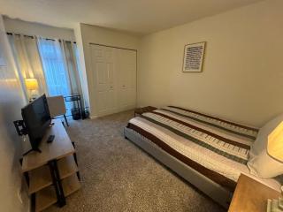 Room on Baymeadows - 8