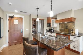 Star Suite -Luxurious condo with 3 fireplaces, and open Pool! - 3