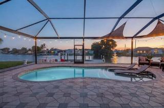 Lake Kennedy water front villa - 9