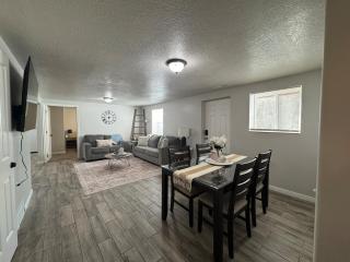 Cozy Apt in Downtown Logan - 8