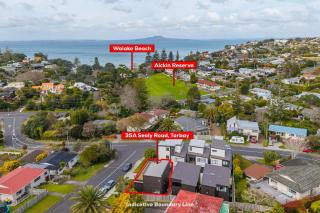 Modern 4BR Coastal Stay, Sea Views & Walk to Beach - 5