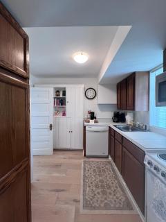 Colonial 3BR House with excellent Fast Wi-Fi next to The INN - 6