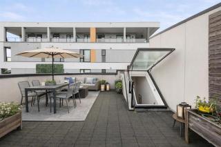 NorthVan Elite Townhouse - 1