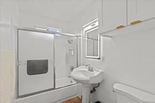Fully Renovated Standalone 1BR Private Entry - 5