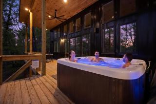 Modern Gem w/Spacious Deck, Swinging bed, Hot Tub - 7