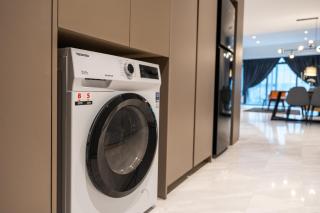 Eaton Residences KLCC - Malaysia Record Infinity Pool - 1